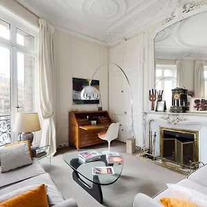 Haussmann 168 Apartment